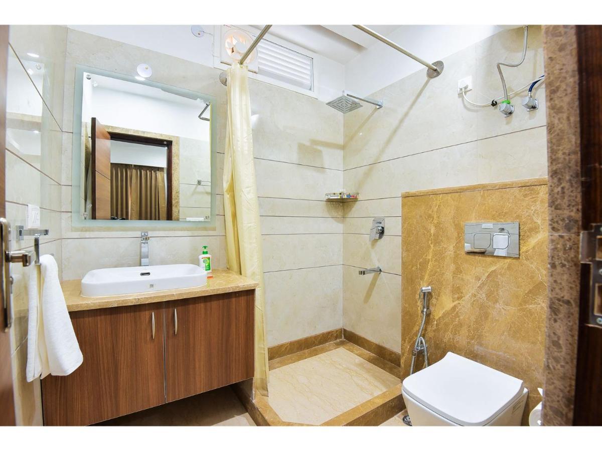 Bluo Studio1 Golf Course Road, Gym, Balcony Garden Gurgaon Exteriör bild