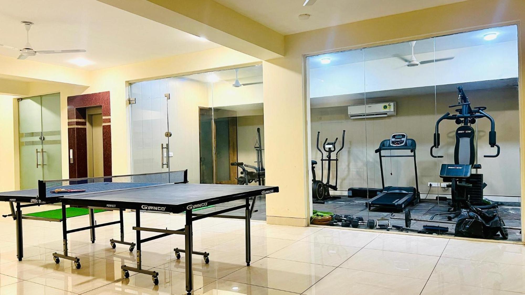 Bluo Studio1 Golf Course Road, Gym, Balcony Garden Gurgaon Exteriör bild