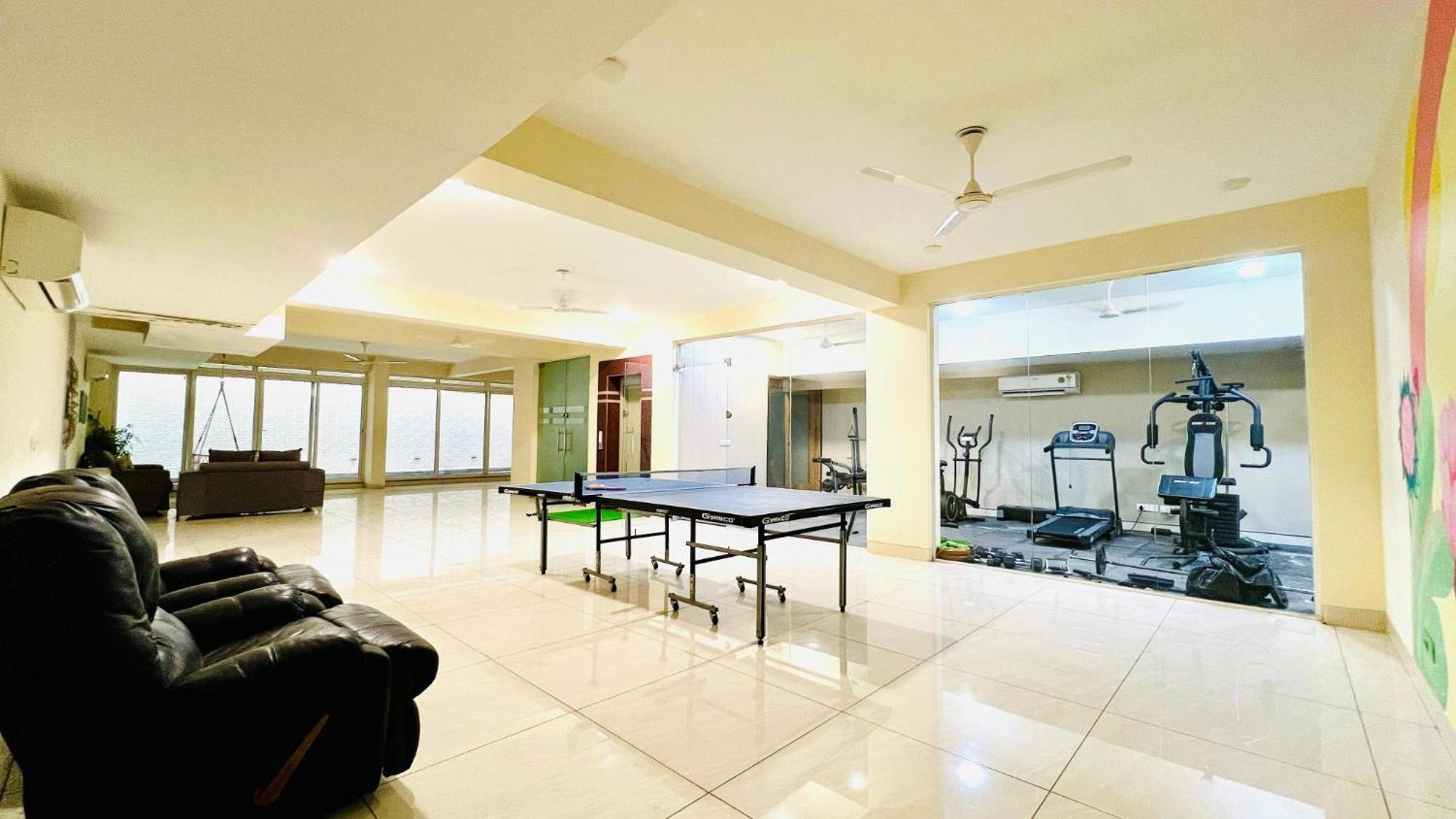 Bluo Studio1 Golf Course Road, Gym, Balcony Garden Gurgaon Exteriör bild