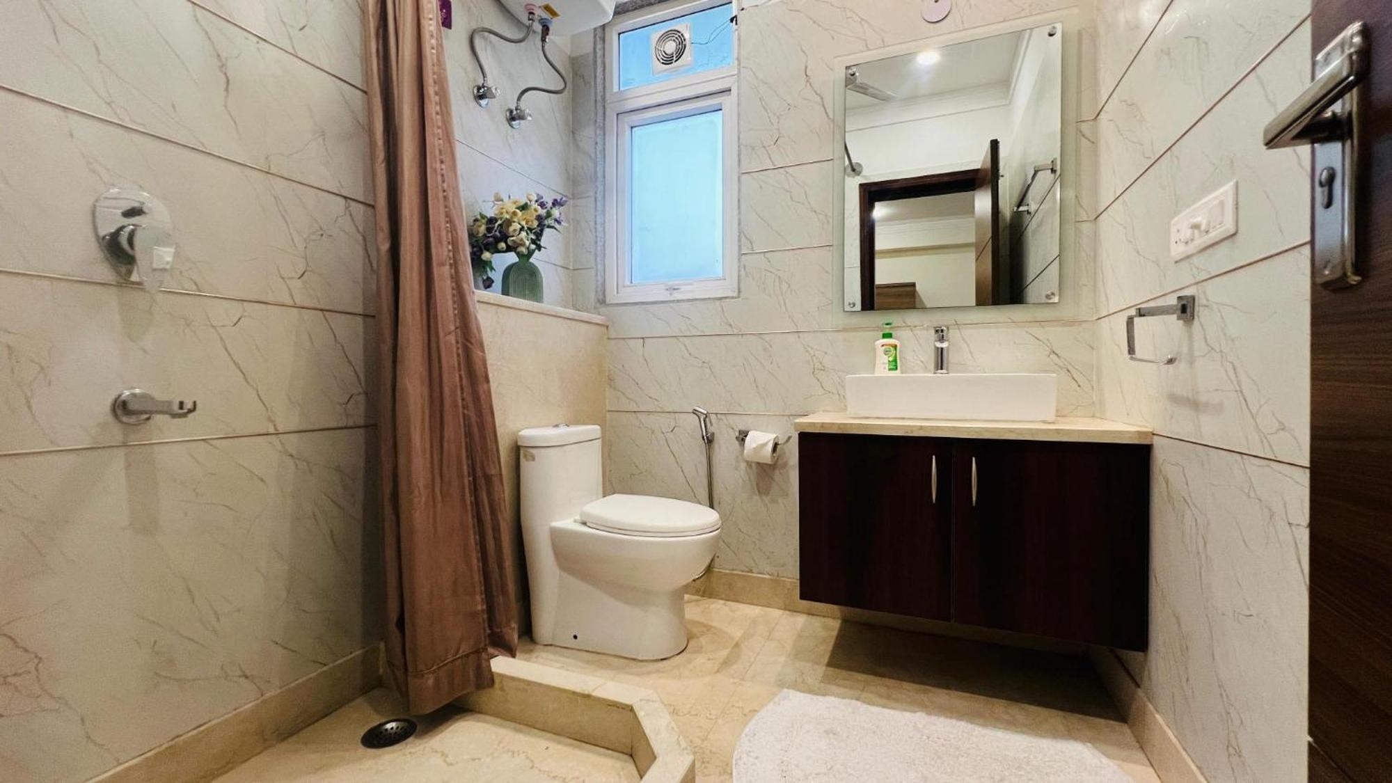 Bluo Studio1 Golf Course Road, Gym, Balcony Garden Gurgaon Exteriör bild