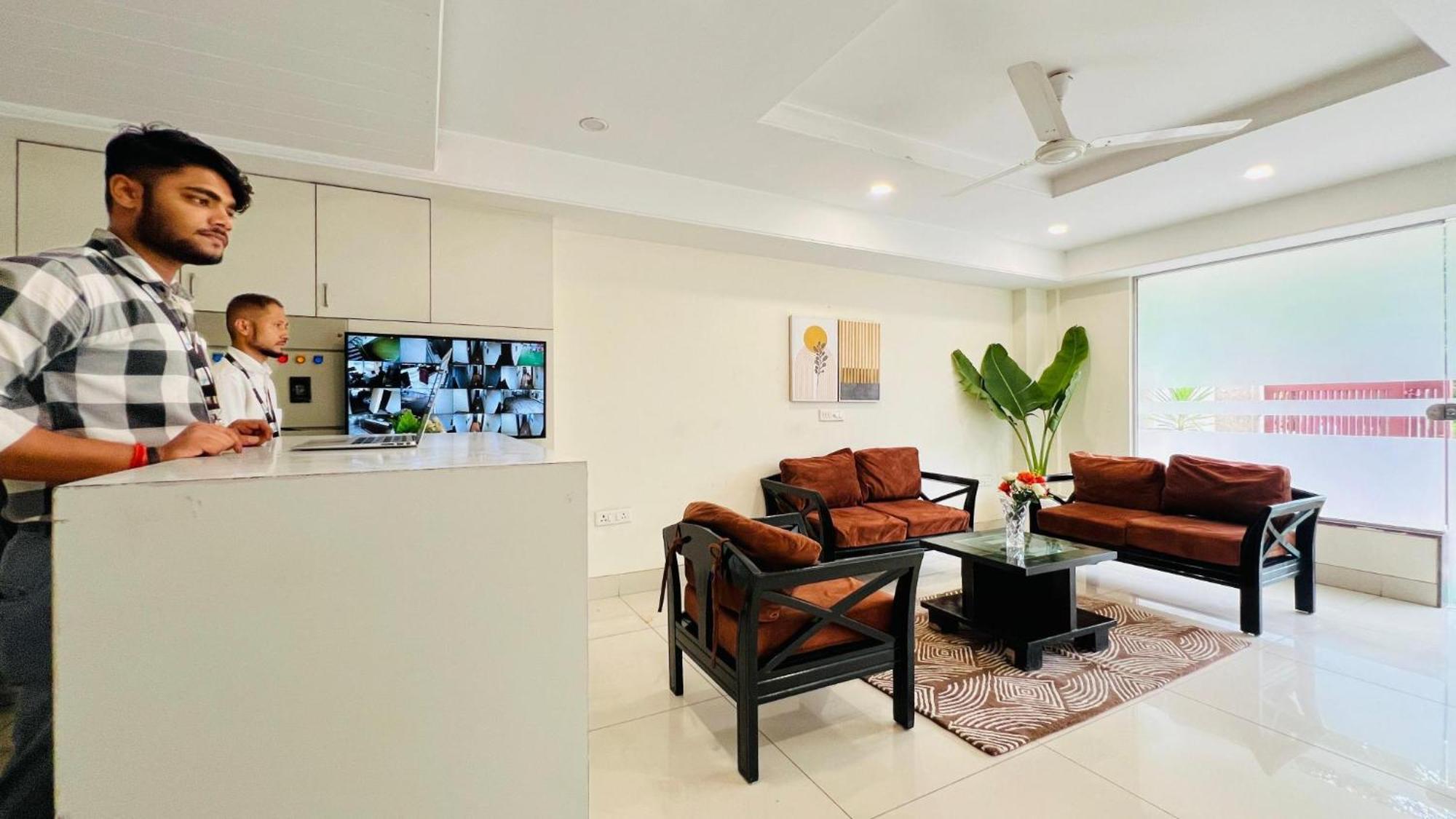 Bluo Studio1 Golf Course Road, Gym, Balcony Garden Gurgaon Exteriör bild