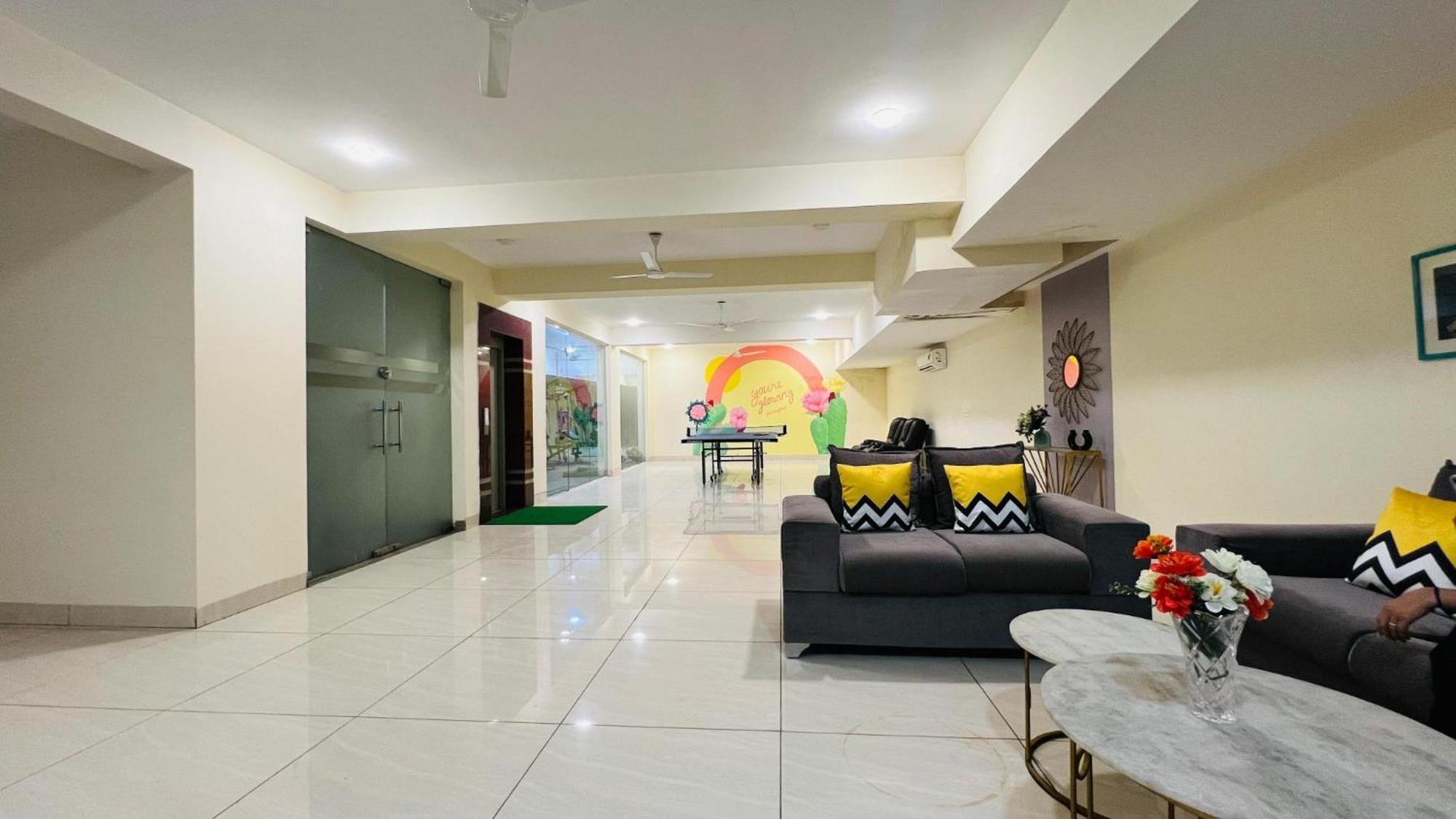 Bluo Studio1 Golf Course Road, Gym, Balcony Garden Gurgaon Exteriör bild