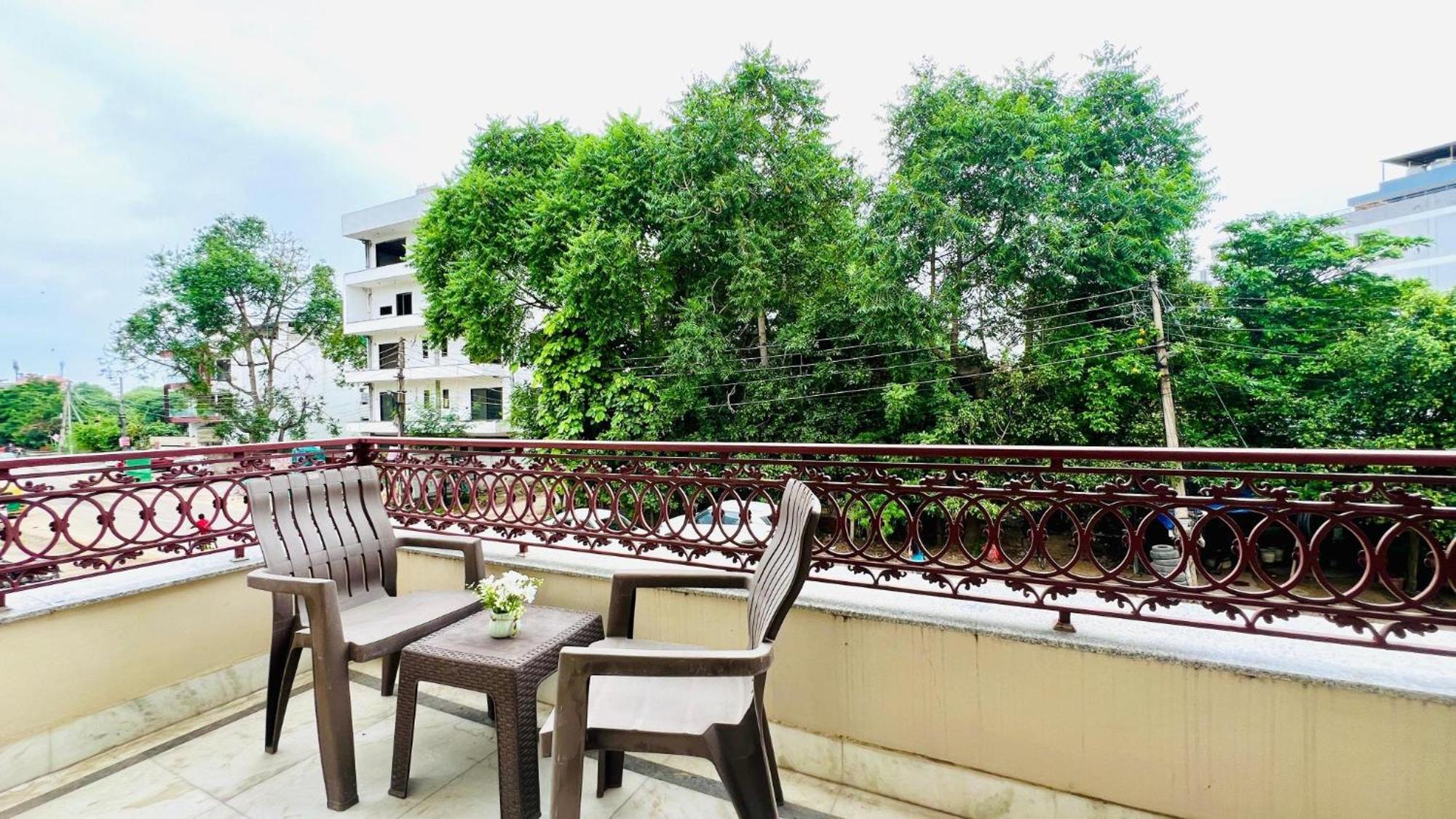 Bluo Studio1 Golf Course Road, Gym, Balcony Garden Gurgaon Exteriör bild
