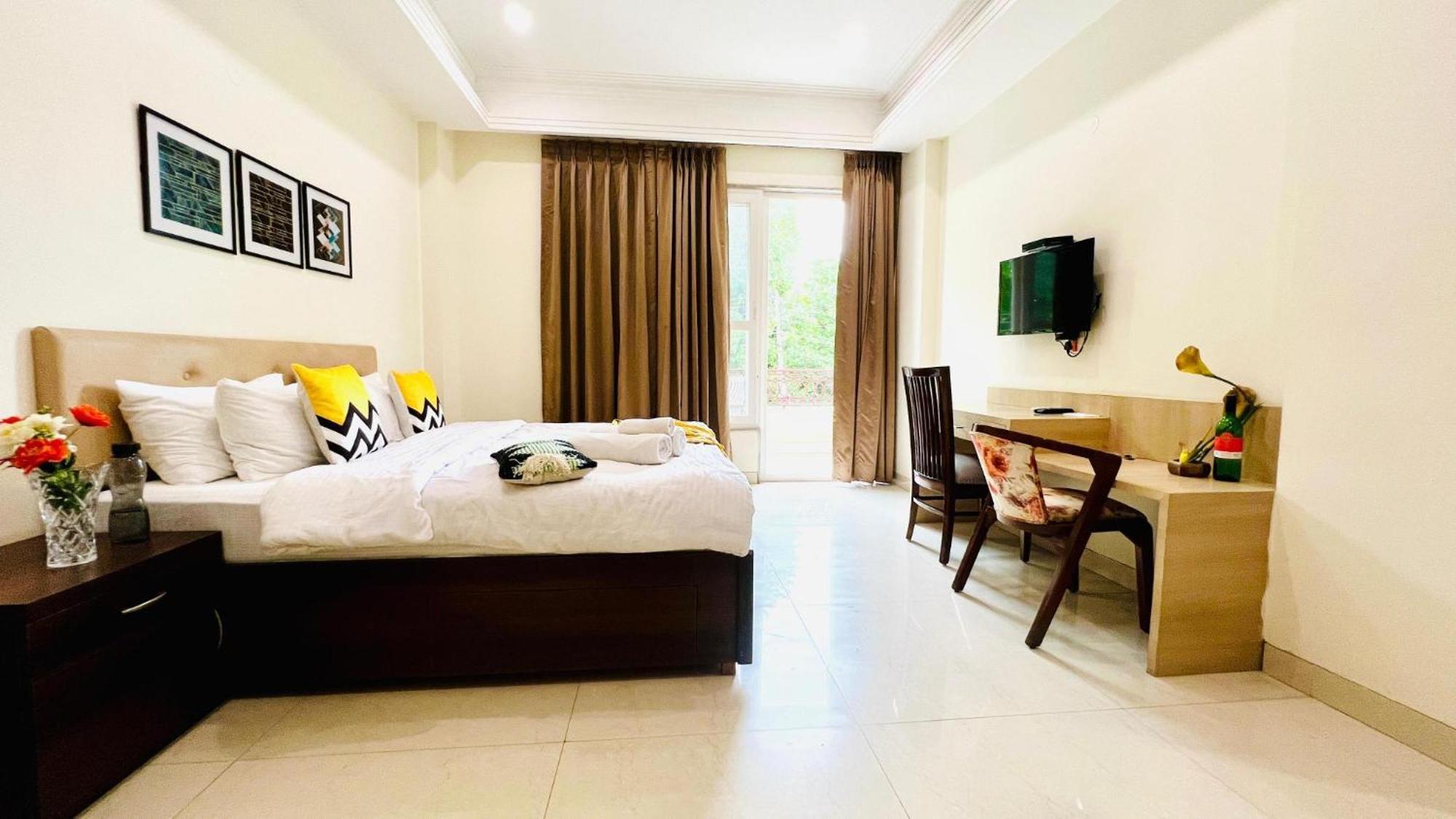 Bluo Studio1 Golf Course Road, Gym, Balcony Garden Gurgaon Exteriör bild
